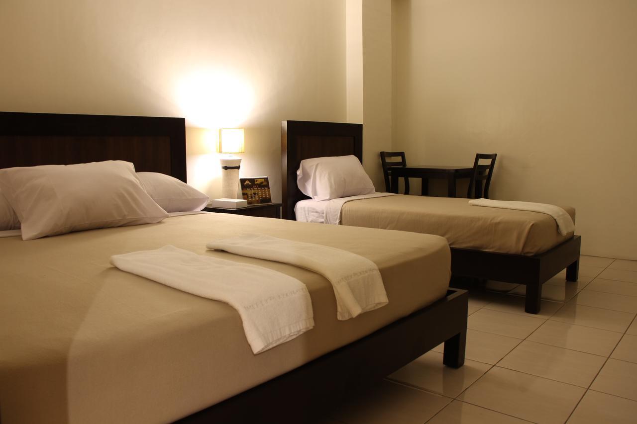 Imerex Plaza Hotel Angeles Exterior photo