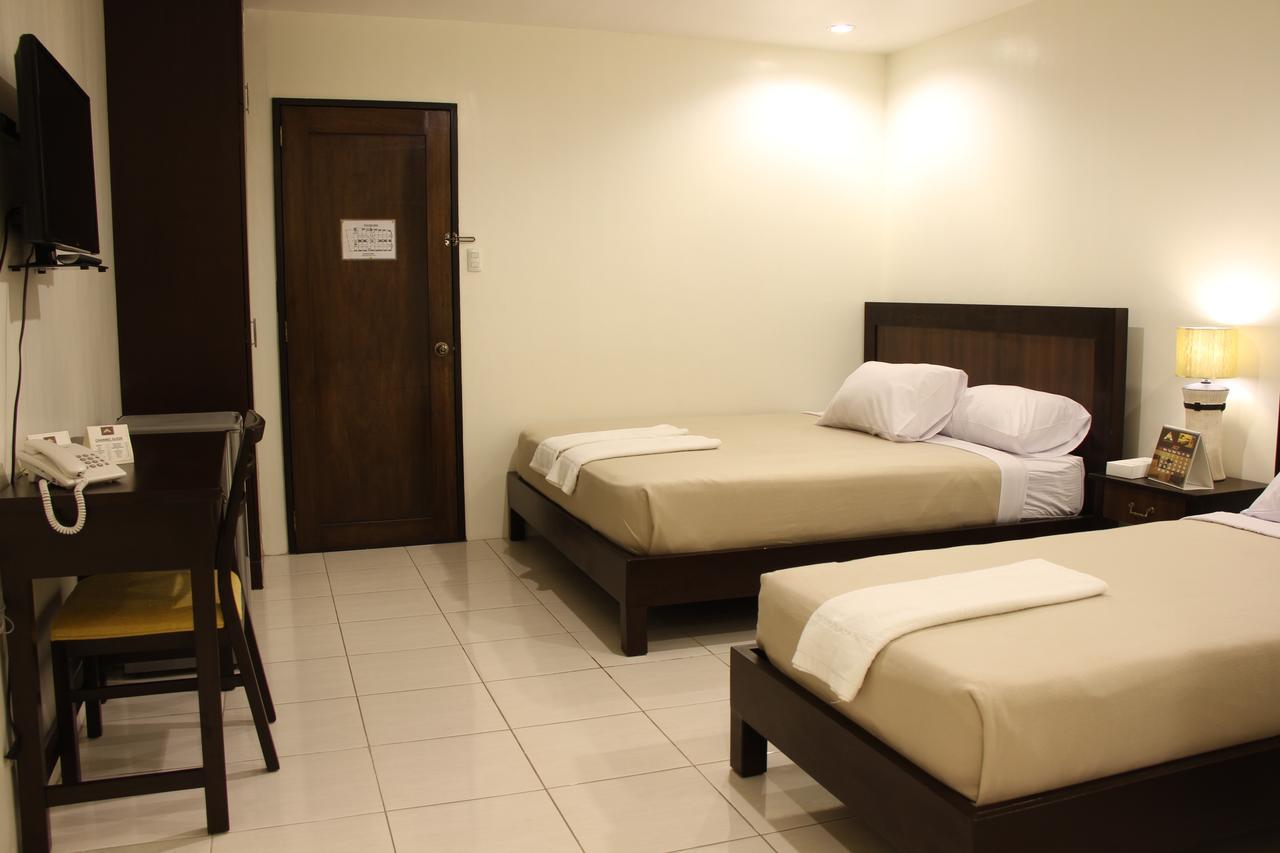 Imerex Plaza Hotel Angeles Exterior photo
