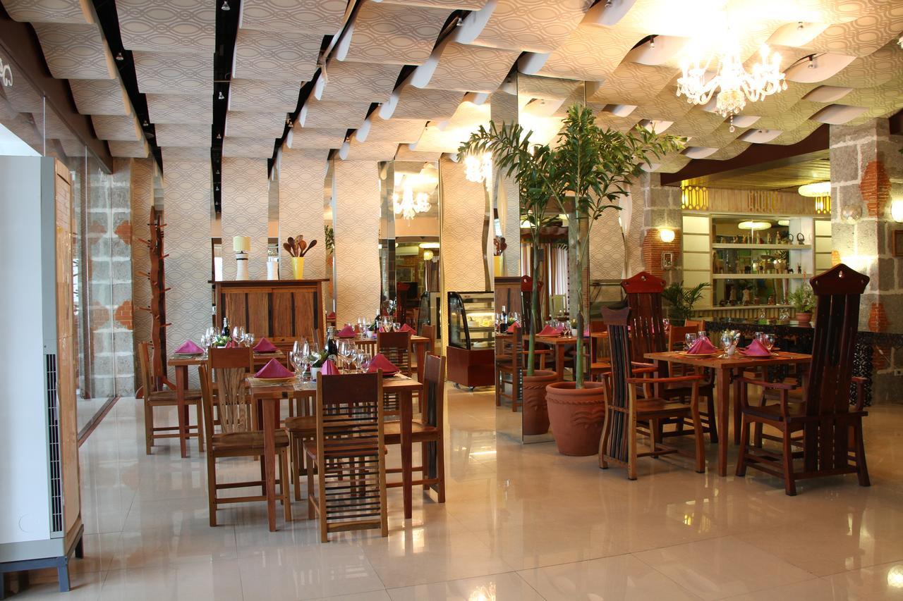 Imerex Plaza Hotel Angeles Exterior photo